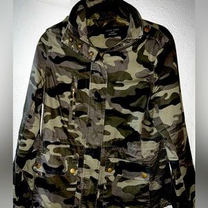 LOVE TREE Camo jacket with waist ties- size large- SUPER CUTE